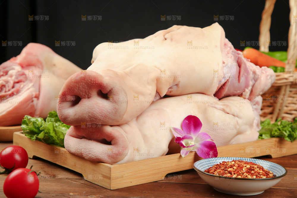 深底上的猪头肉