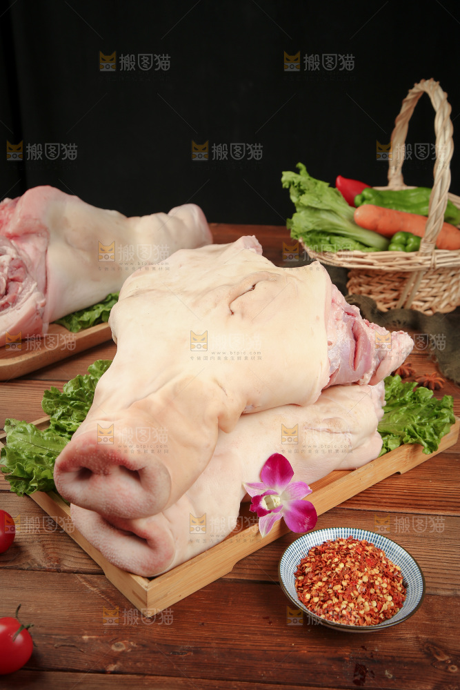 深底上的猪头肉