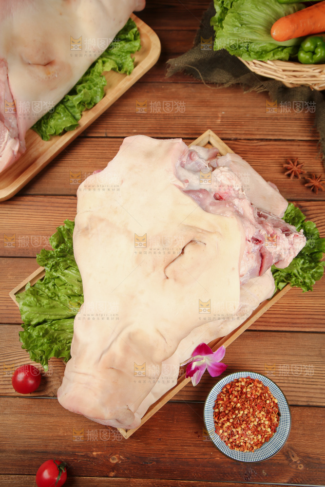 深底上的猪头肉