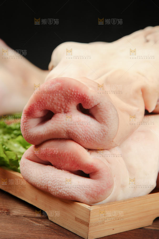 深底上的猪头肉
