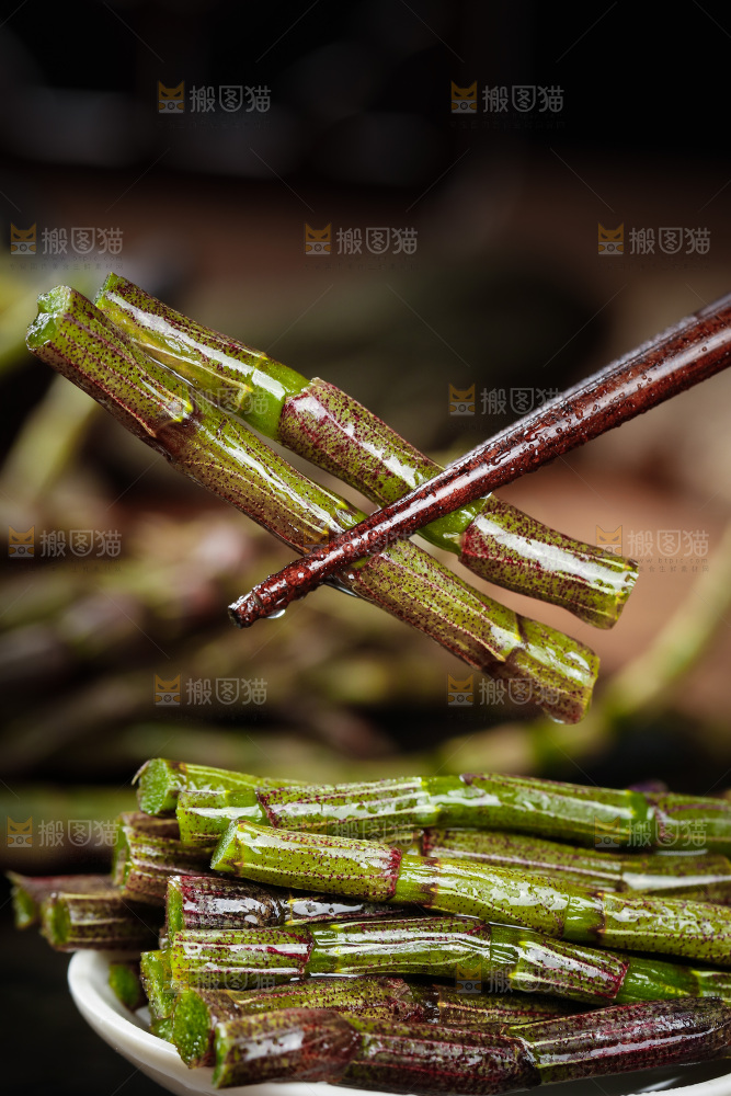 深底上的石斛鲜条