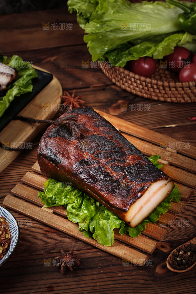 深底上的烟熏腊肉