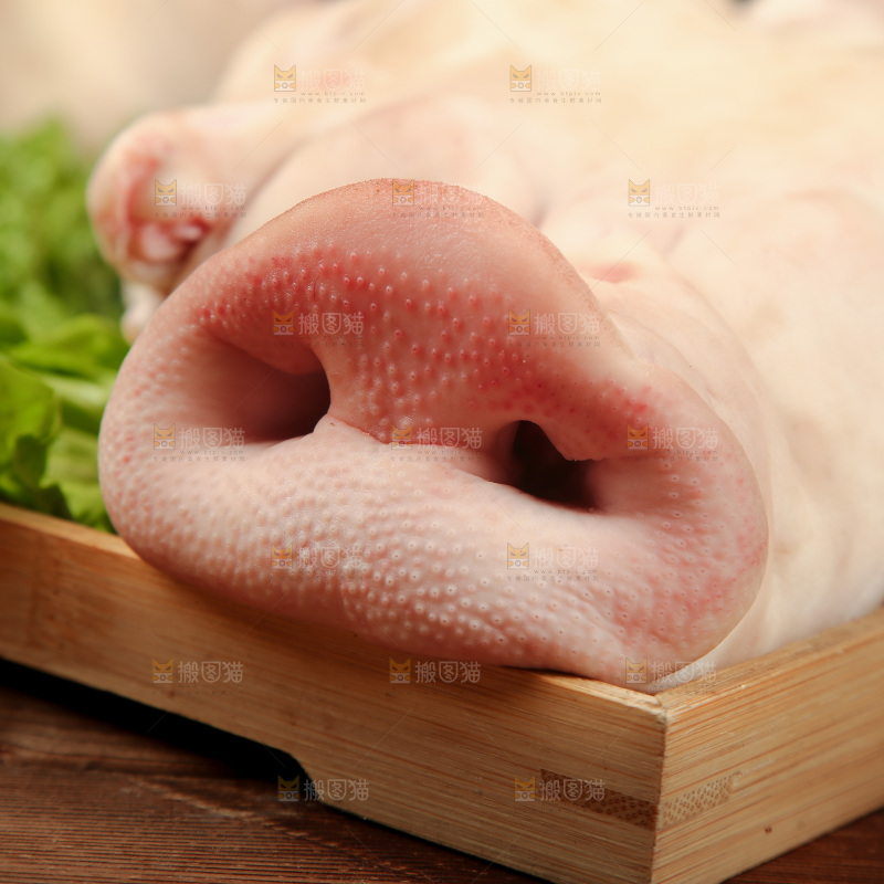 深底上的猪头肉