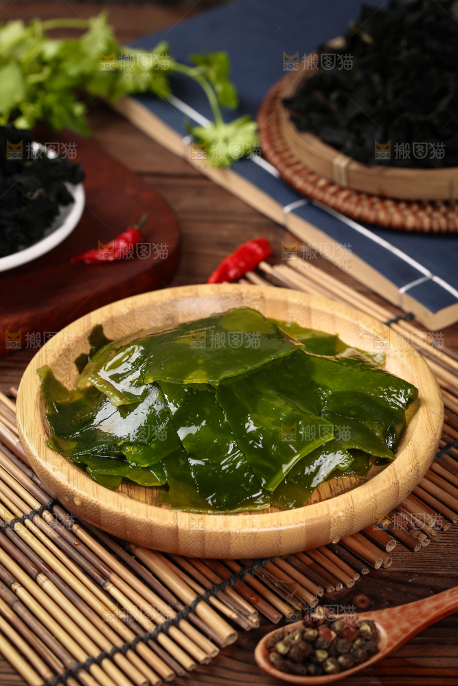 深底上的裙带菜