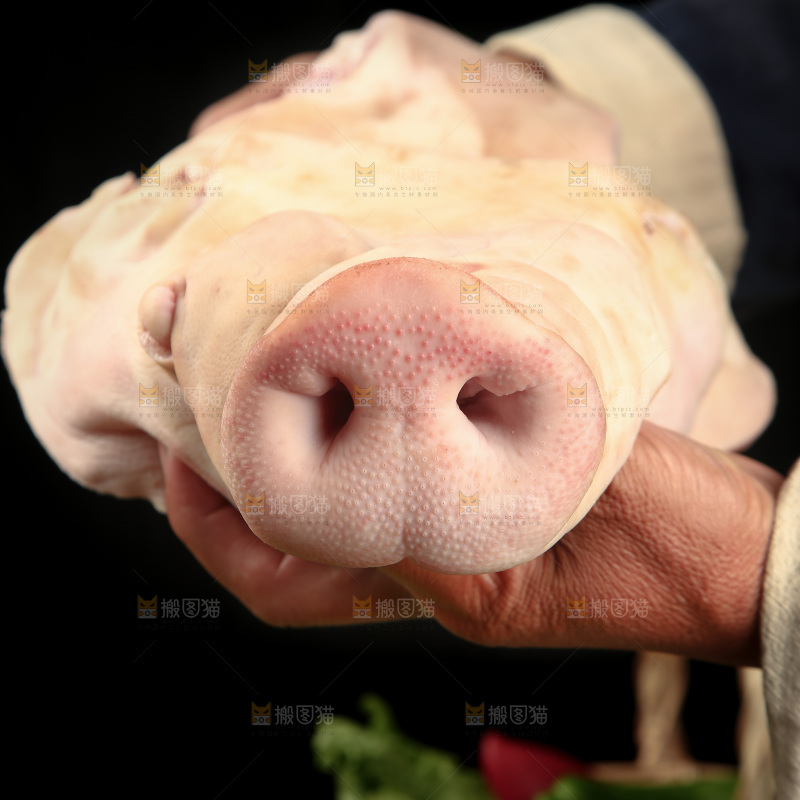 深底上的猪头肉