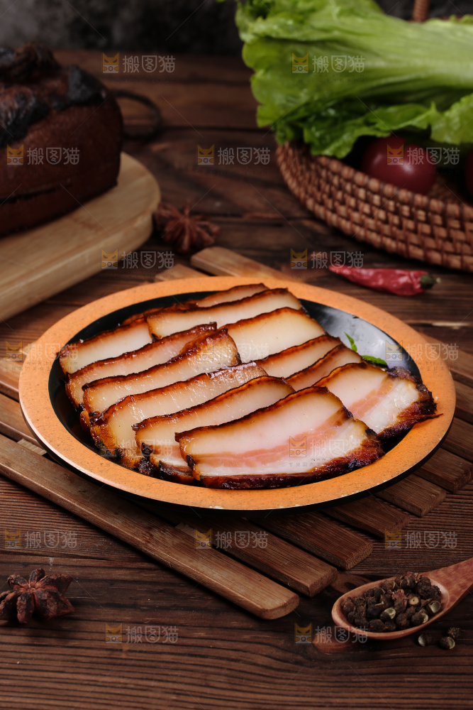 深底上的烟熏腊肉
