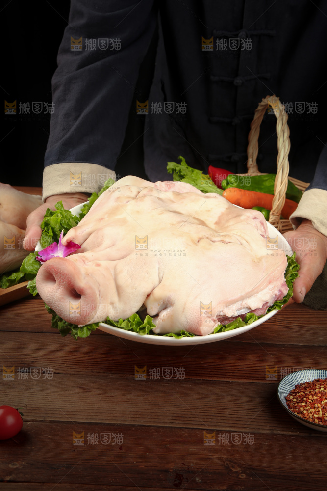 深底上的猪头肉
