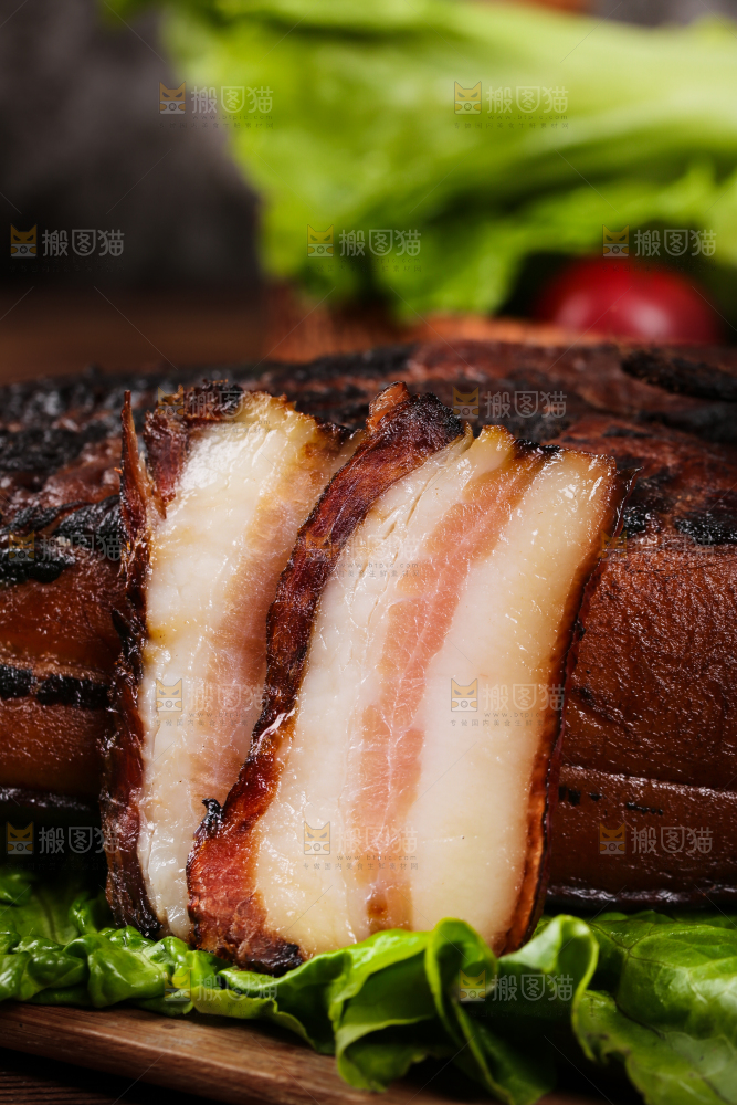 深底上的烟熏腊肉