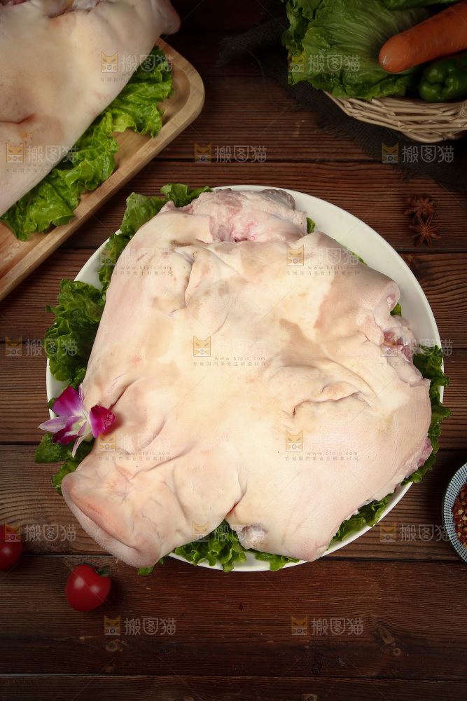 深底上的猪头肉