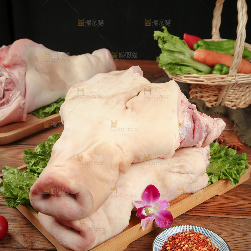 深底上的猪头肉