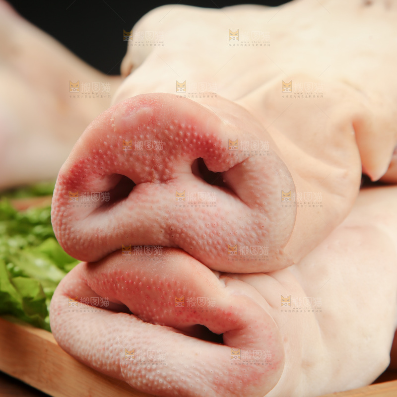 深底上的猪头肉