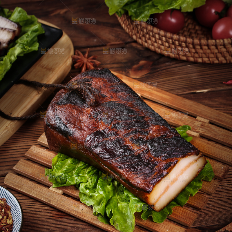 深底上的烟熏腊肉