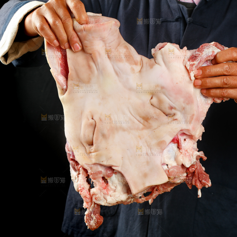 深底上的猪头肉