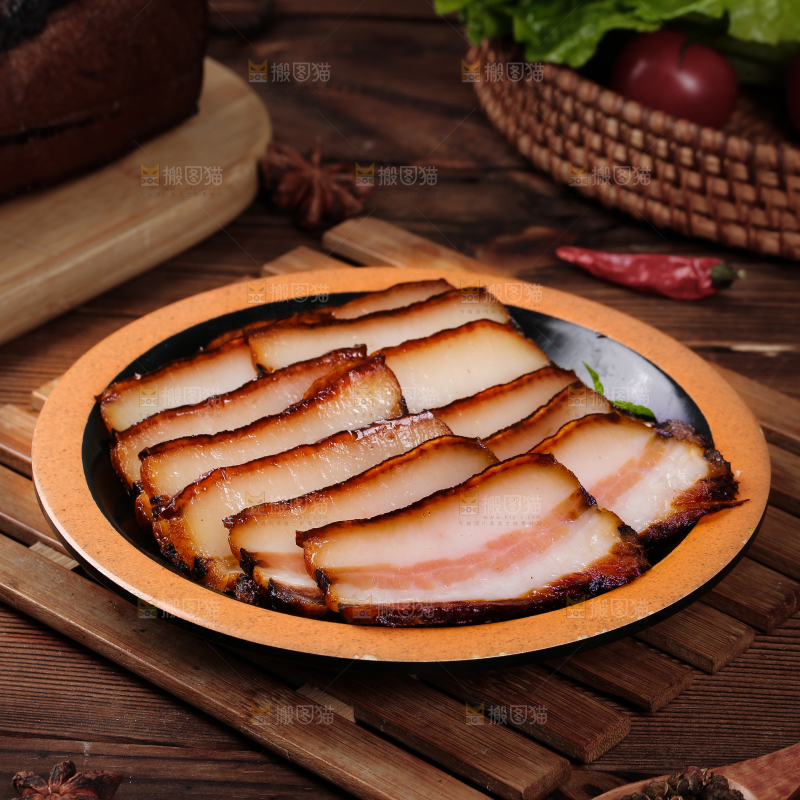 深底上的烟熏腊肉