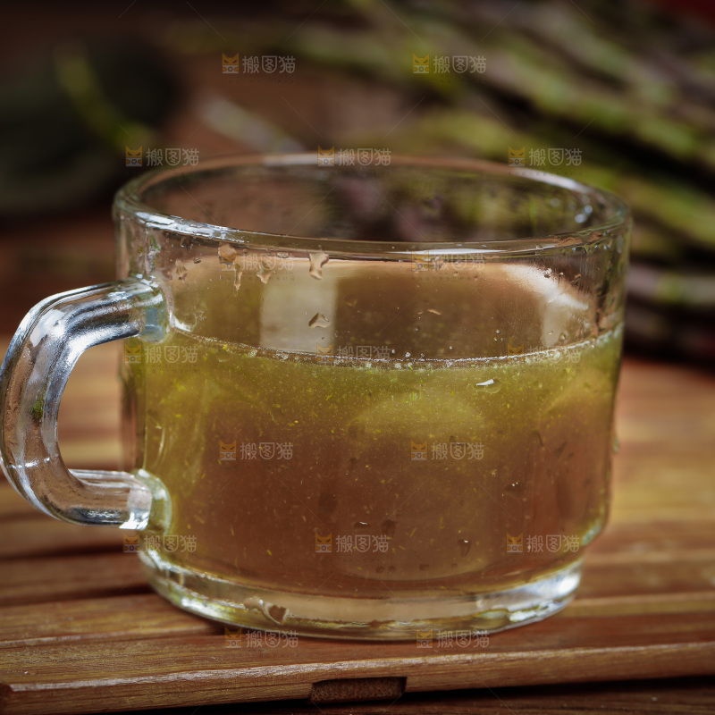 深底上的石斛鲜条