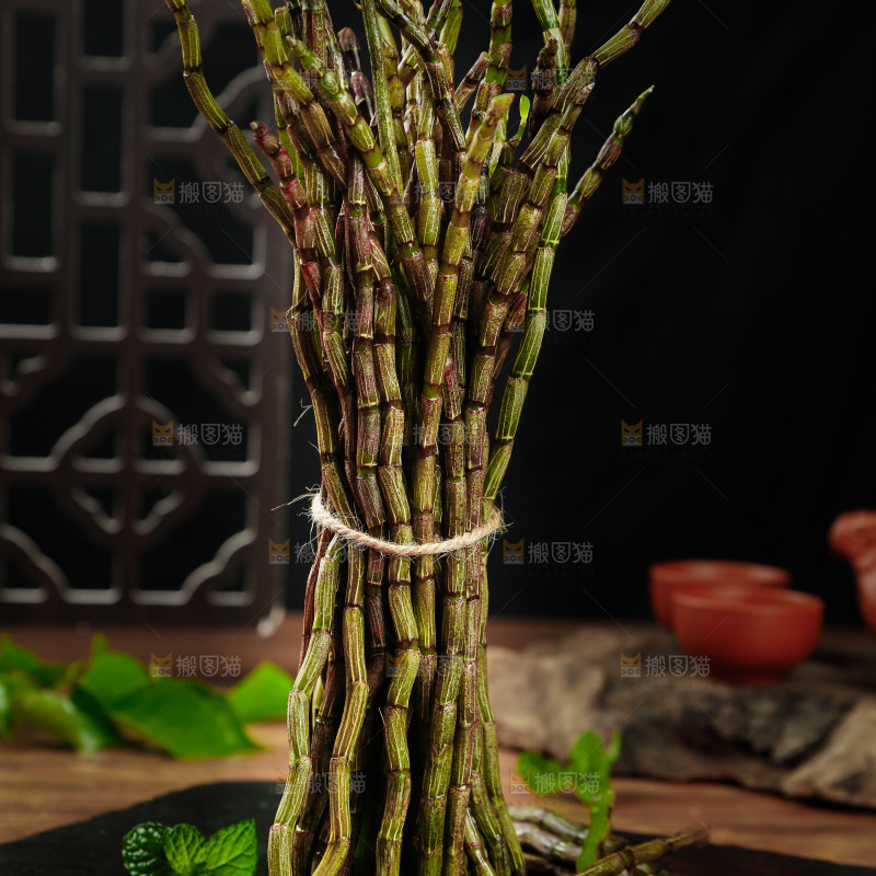 深底上的石斛鲜条
