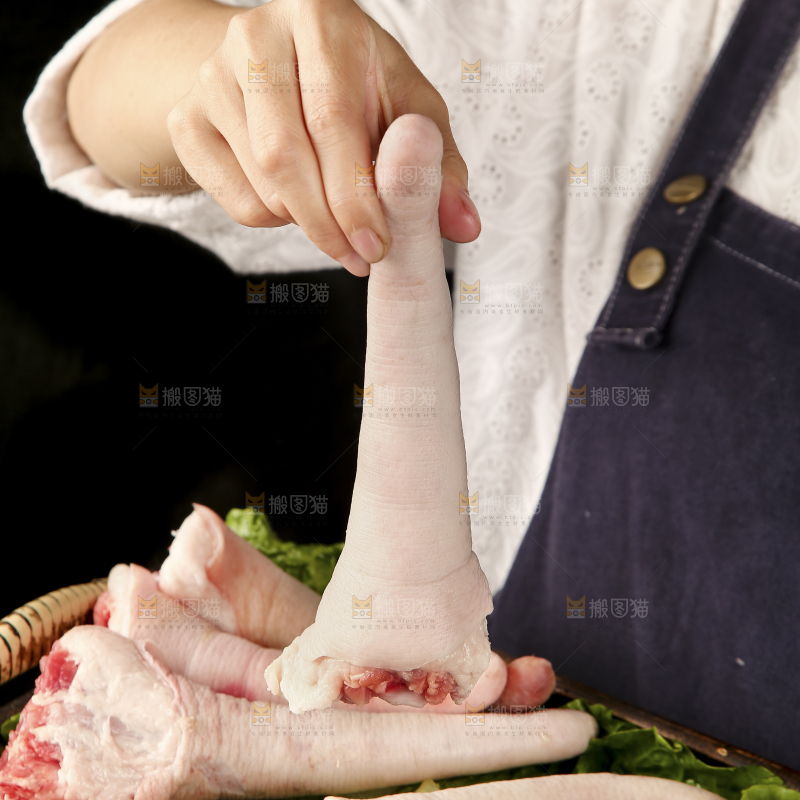 木底上的猪尾巴