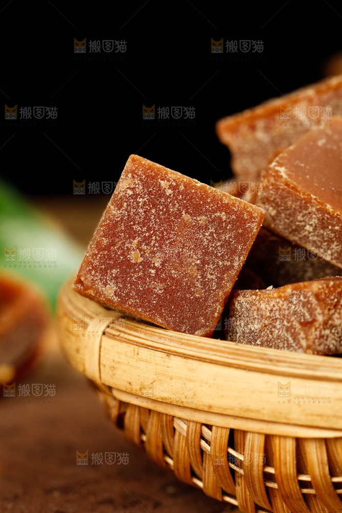 深底上的红糖块