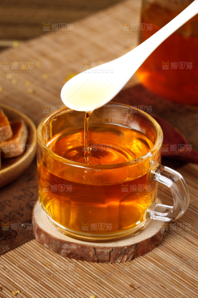 深底上的红糖块