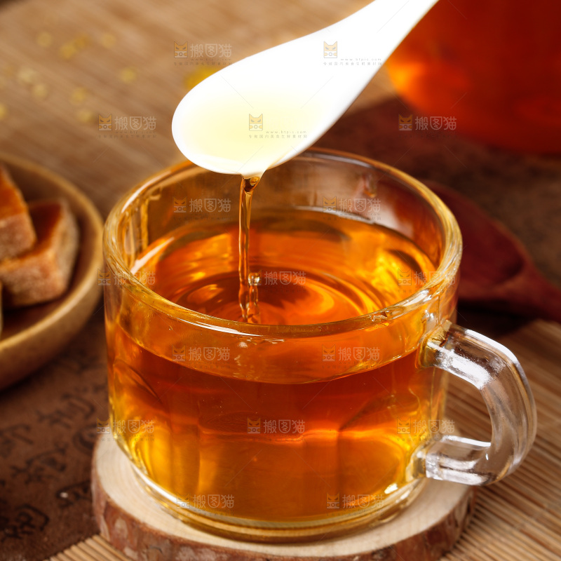深底上的红糖块