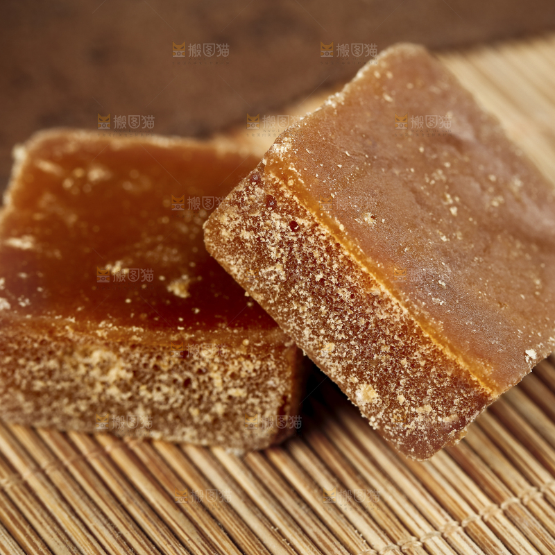 深底上的红糖块