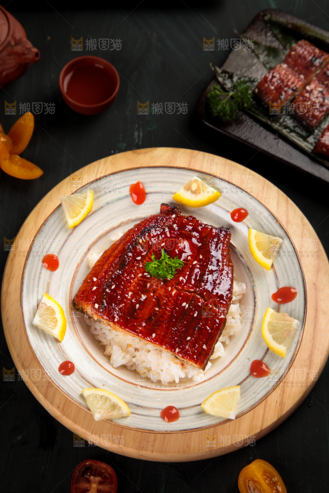 深底上的蒲烧鳗鱼