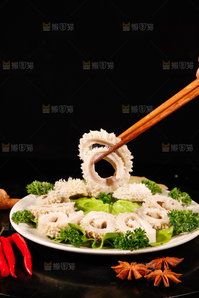 深底上的新鲜牛肚