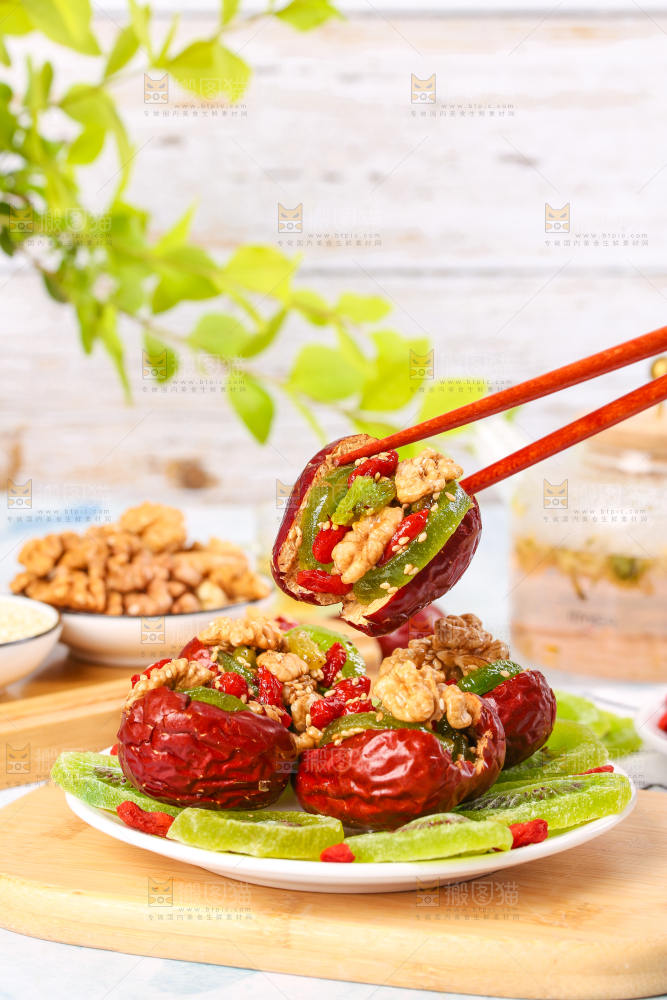 浅底上的枣夹核桃