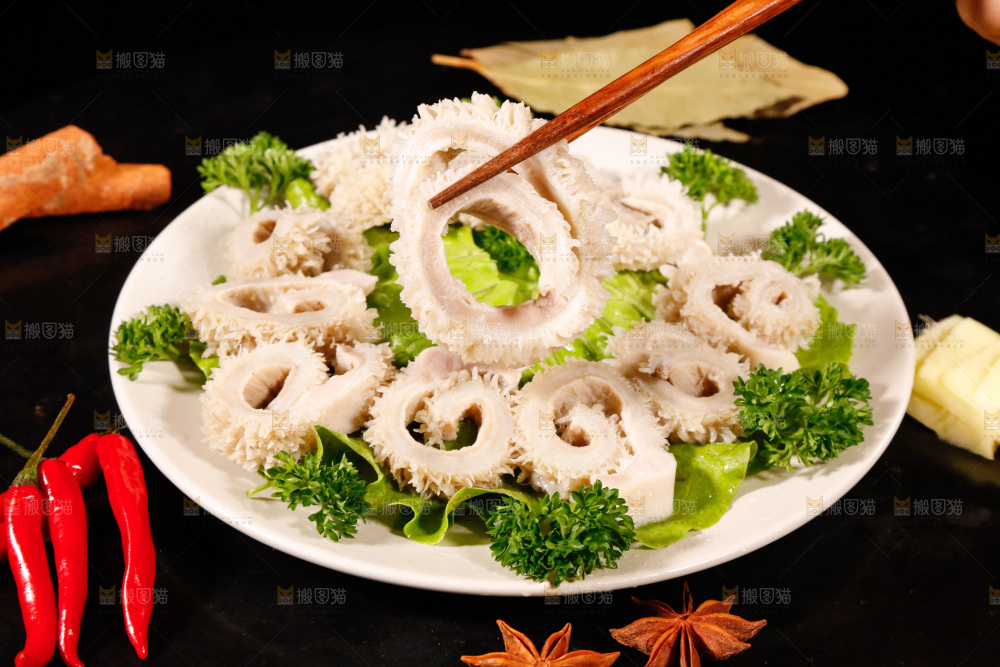 深底上的新鲜牛肚