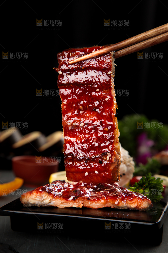 深底上的蒲烧鳗鱼