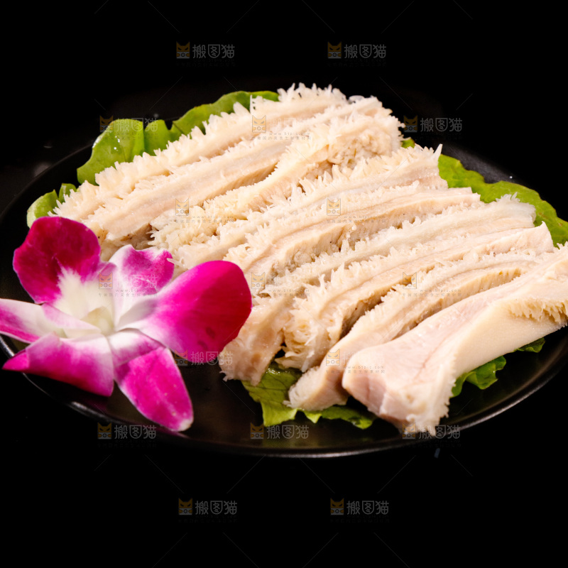 深底上的新鲜牛肚