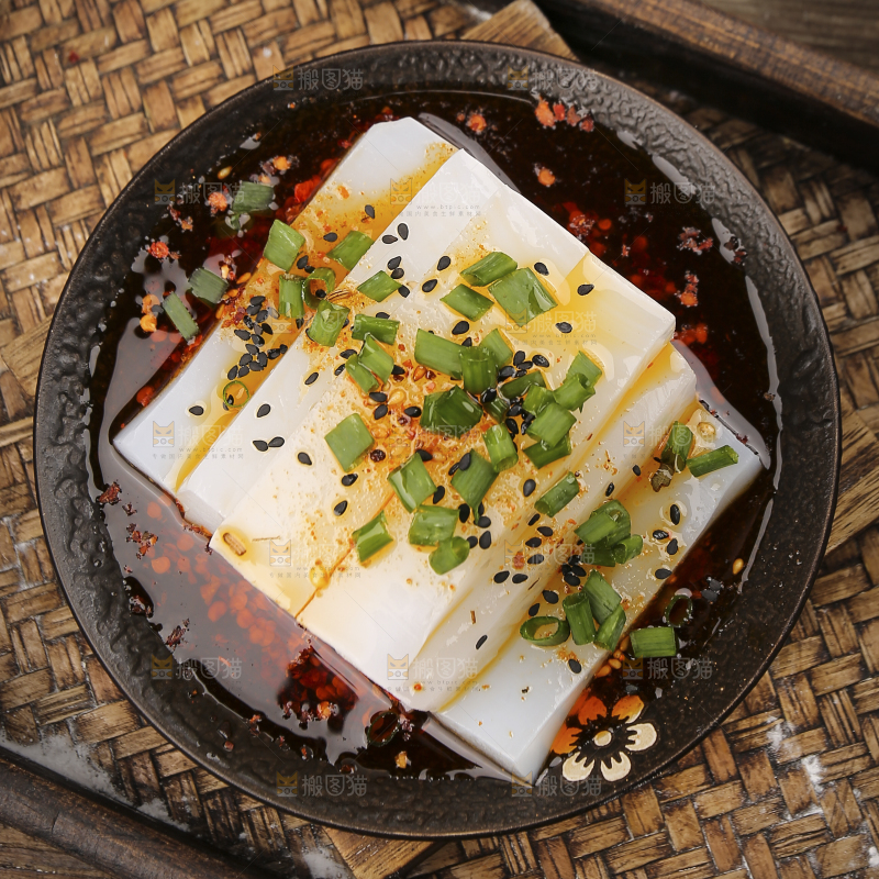 碗里的红油凉粉