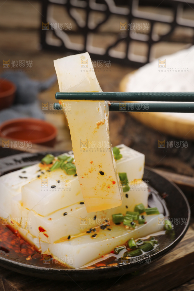 碗里的红油凉粉