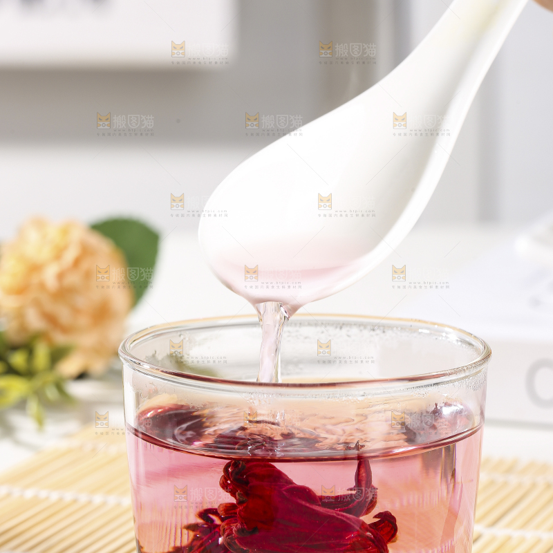 浅底上的洛神花茶