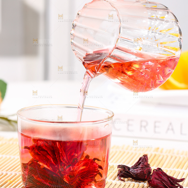 浅底上的洛神花茶
