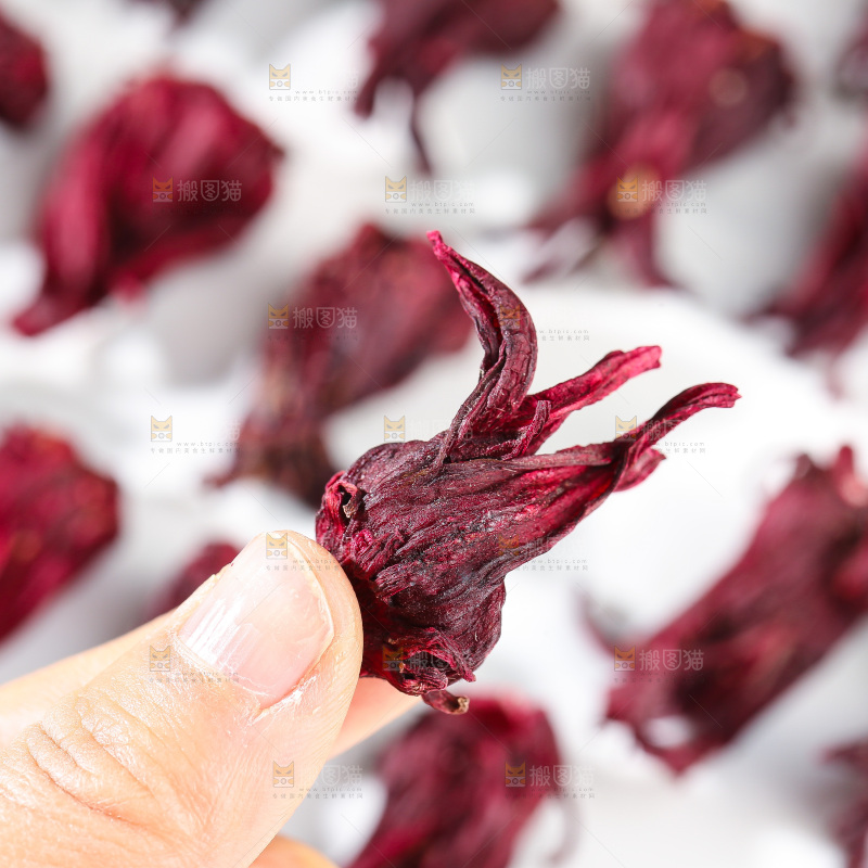 浅底上的洛神花茶