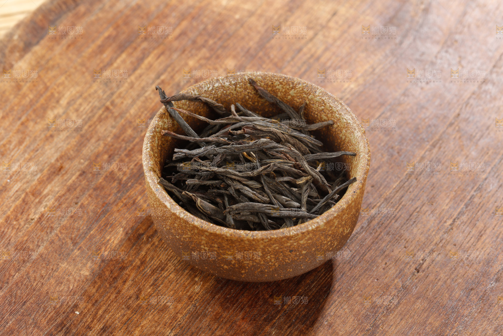 木底上的云南红茶