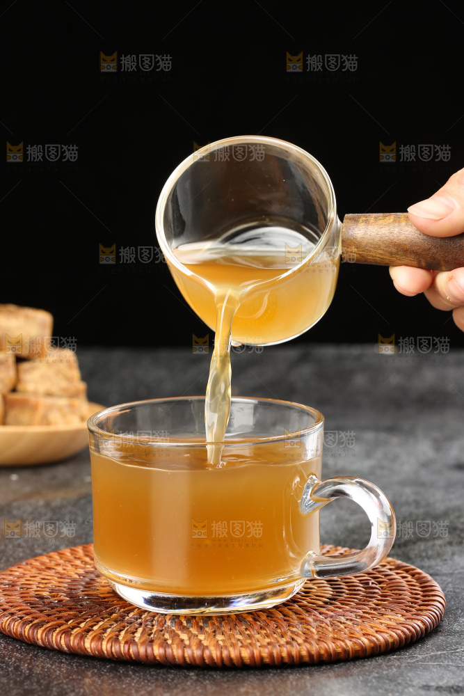 深底上的红糖块