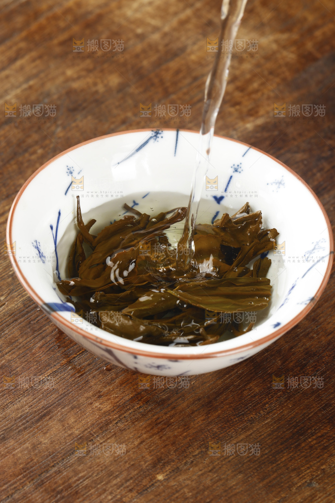 木底上的云南红茶