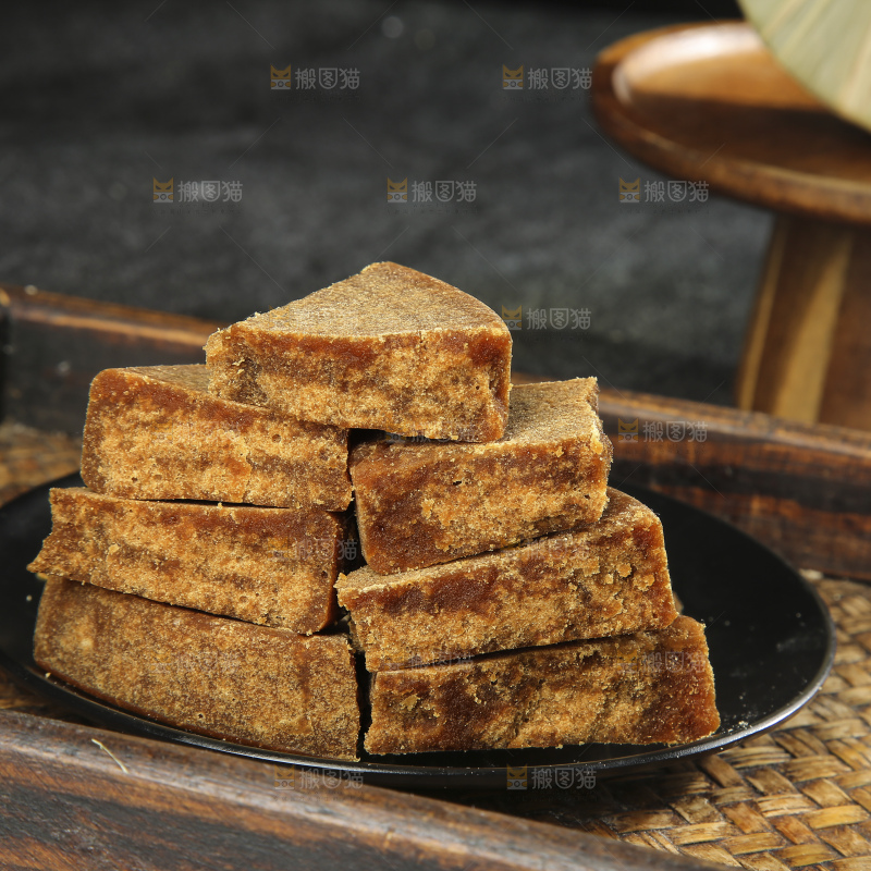 深底上的红糖块