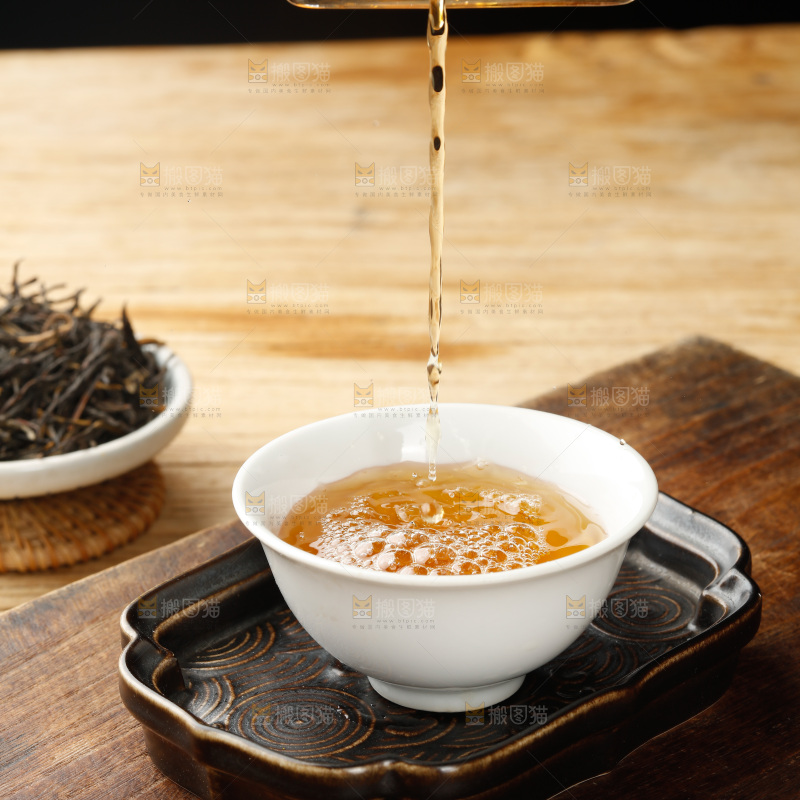木底上的云南红茶