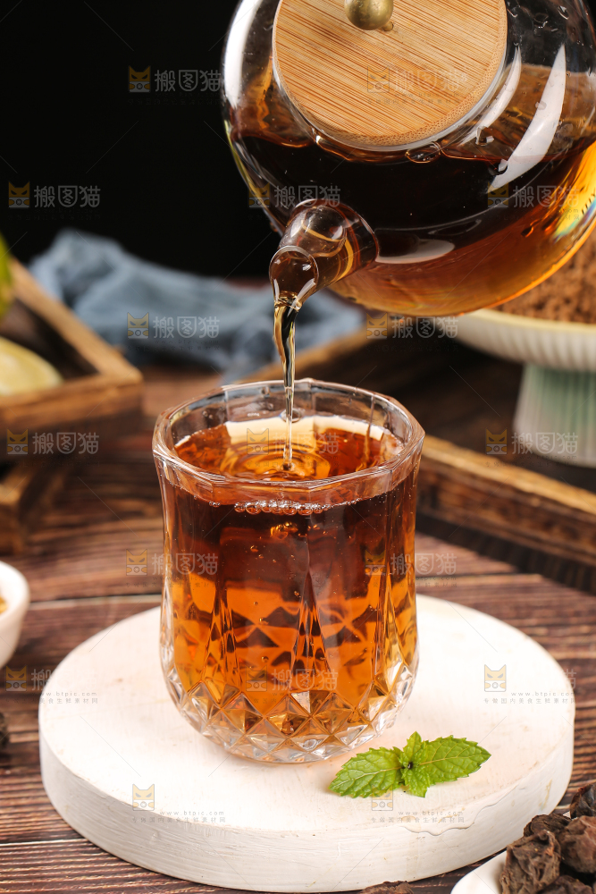 深底上的酸梅汤