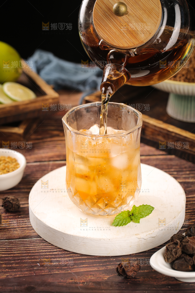 深底上的酸梅汤