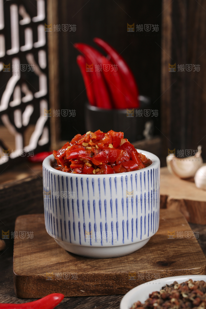 深底上的剁辣椒
