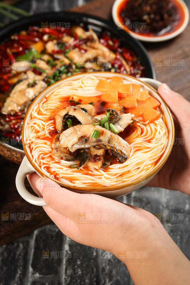 碗里的水煮鱼面