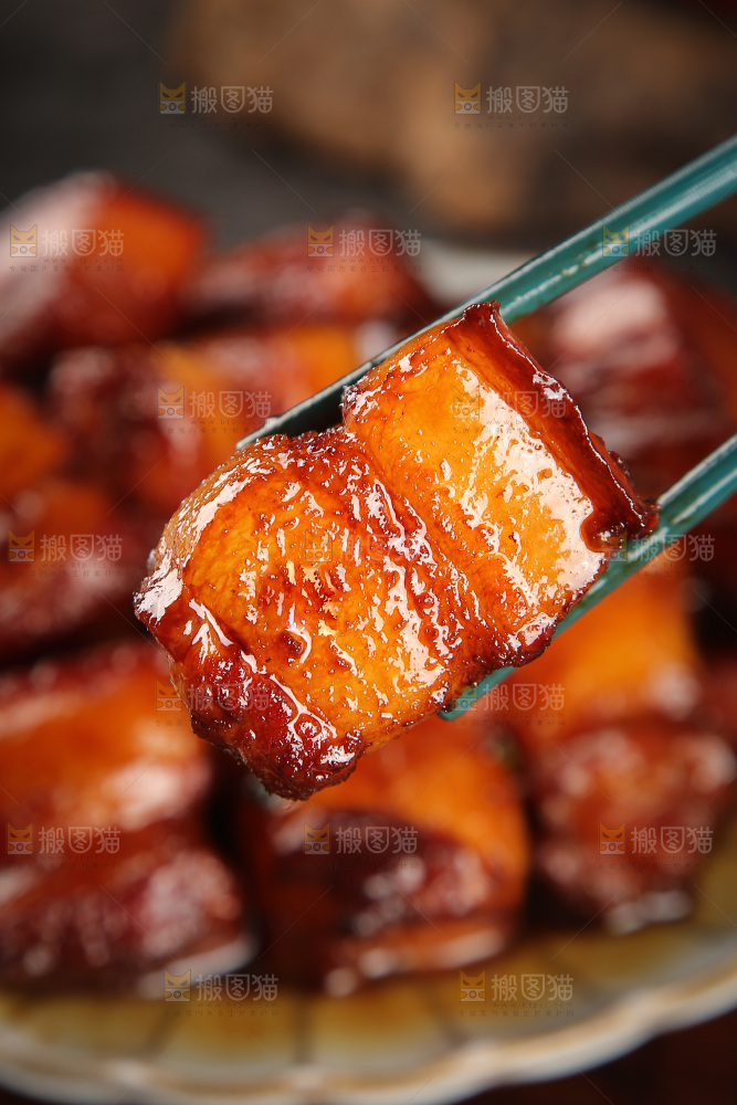 深底上的红烧肉