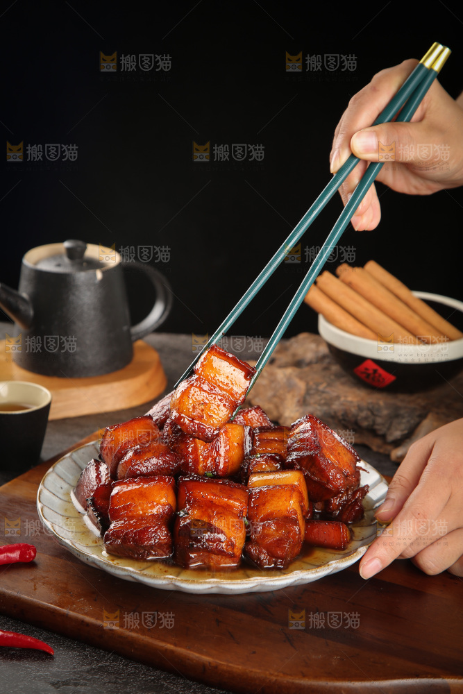 深底上的红烧肉
