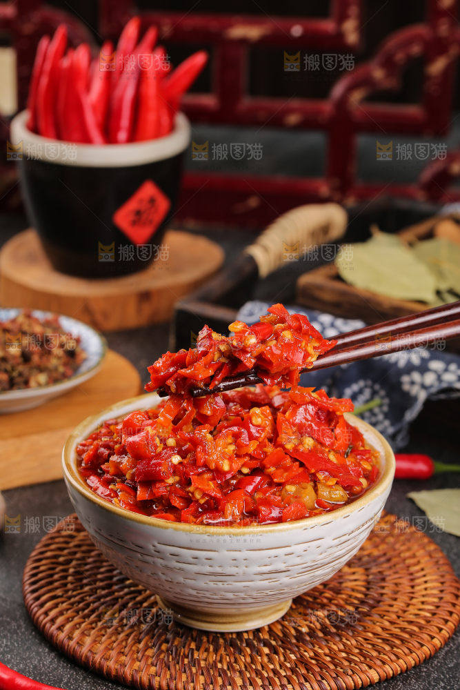 深底上的剁辣椒