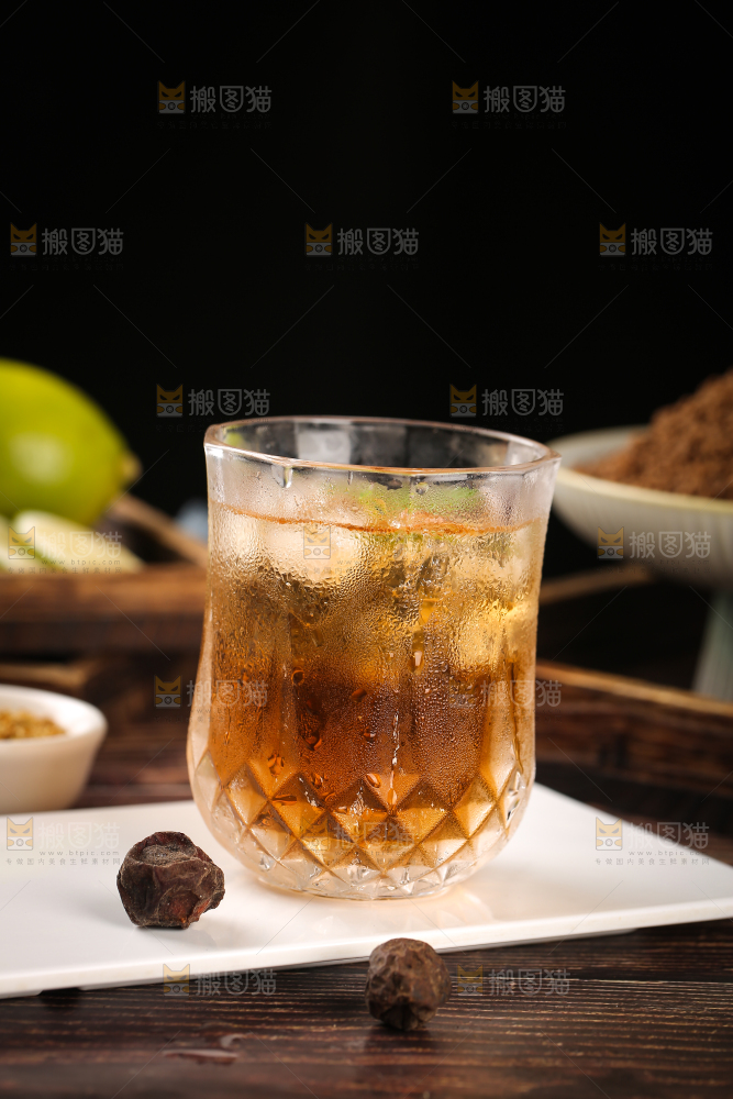 深底上的酸梅汤