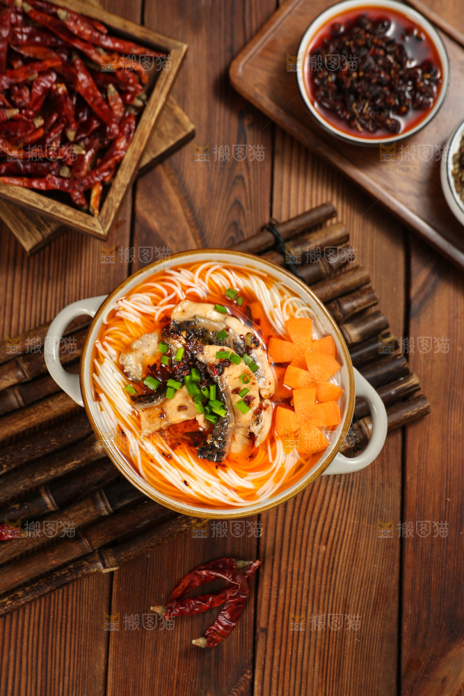 碗里的水煮鱼面